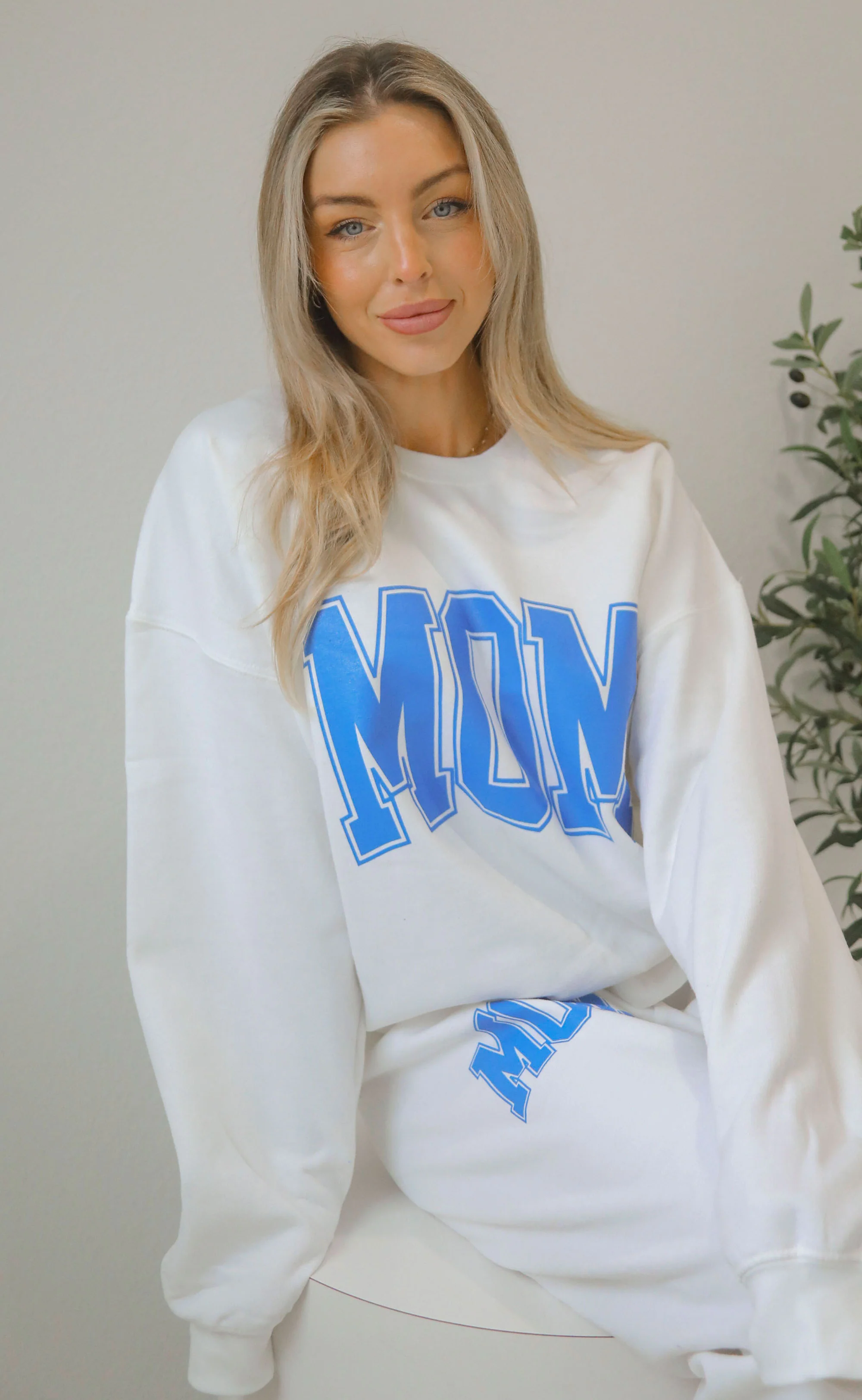 friday + saturday: mom sweatshirt - blue - Image 2